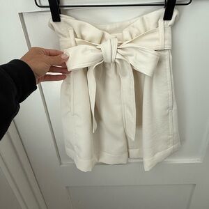 Aritzia Cream Paperbag Waist Shorts with Bow